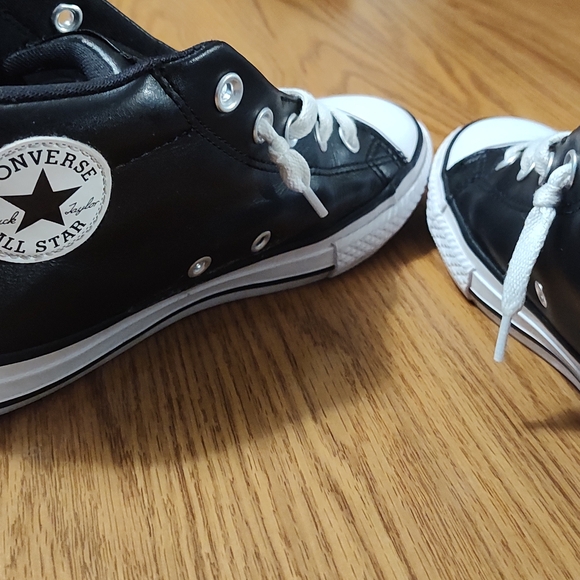 Converse (Chuck Taylor) Allstars. Kids Black Leather Sneakers Size 4. - Picture 4 of 7